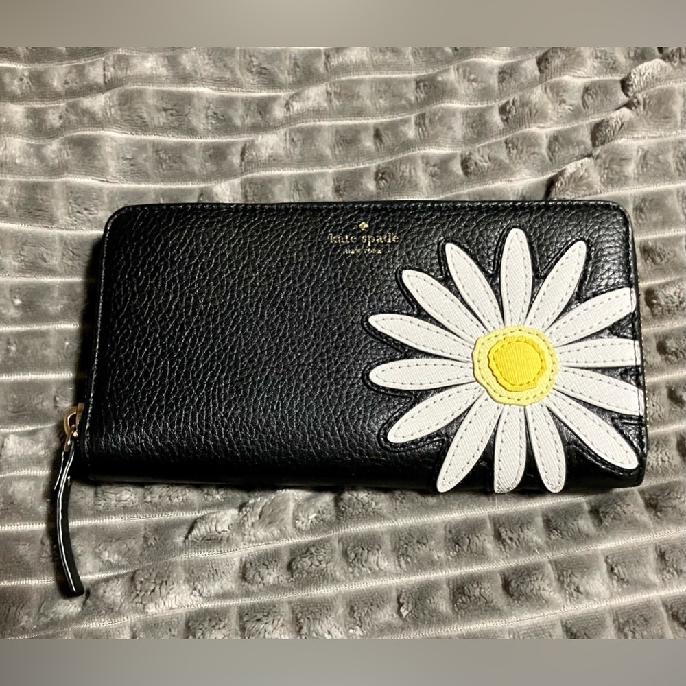 Nwt Kate Spade Down the Rabbit Hole Daisy Wallet